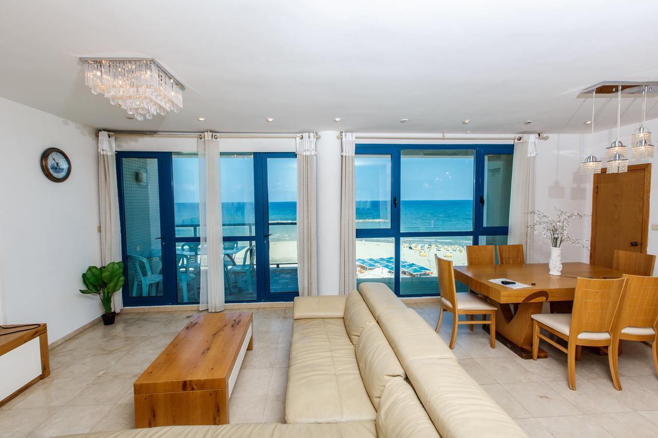 Ocean Front Apartments First Line To The Beach Tel Aviv Eksteriør billede