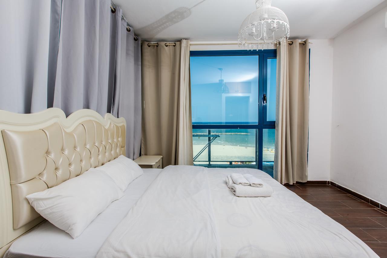 Ocean Front Apartments First Line To The Beach Tel Aviv Eksteriør billede