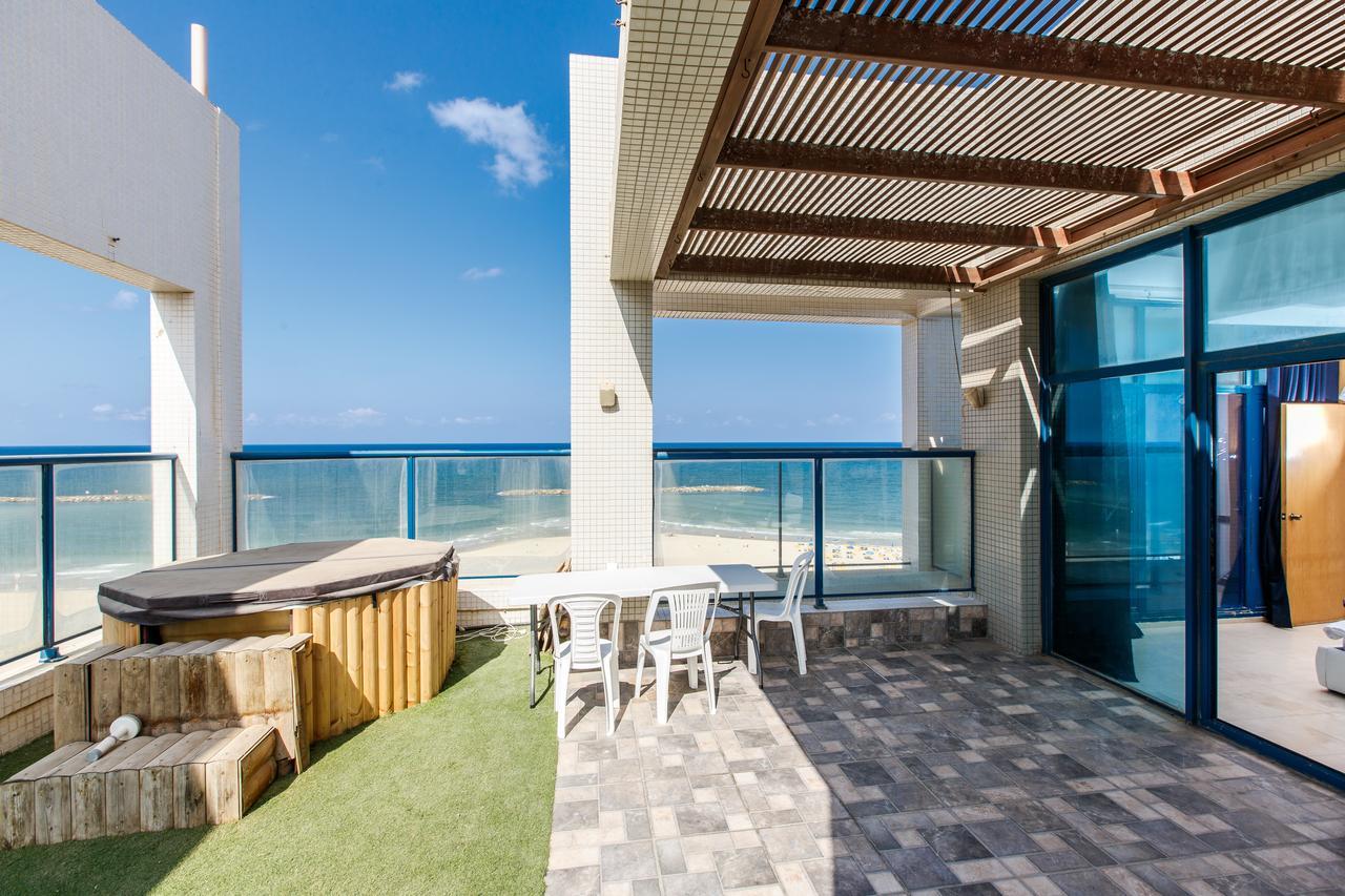 Ocean Front Apartments First Line To The Beach Tel Aviv Eksteriør billede