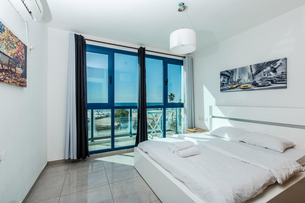 Ocean Front Apartments First Line To The Beach Tel Aviv Eksteriør billede