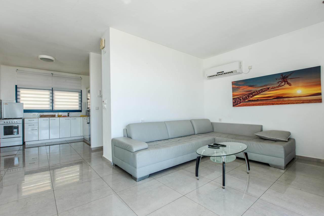 Ocean Front Apartments First Line To The Beach Tel Aviv Eksteriør billede