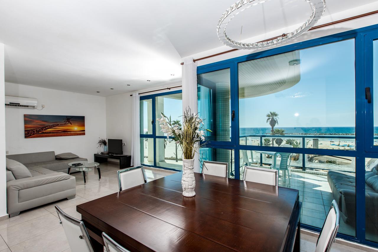 Ocean Front Apartments First Line To The Beach Tel Aviv Eksteriør billede