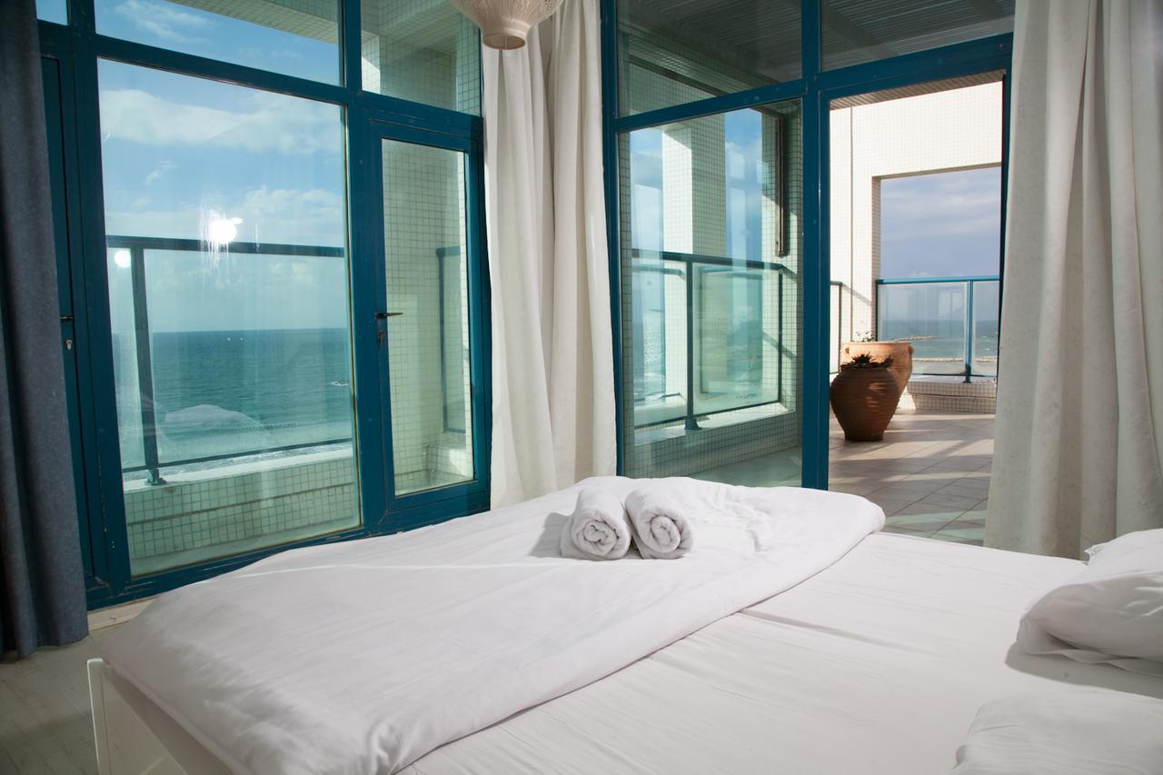 Ocean Front Apartments First Line To The Beach Tel Aviv Eksteriør billede