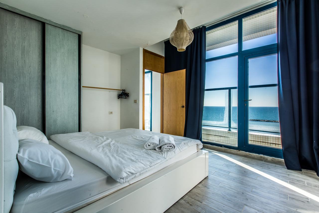 Ocean Front Apartments First Line To The Beach Tel Aviv Eksteriør billede