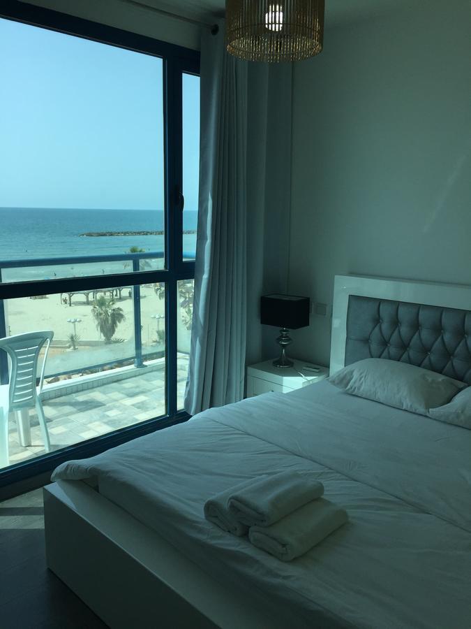 Ocean Front Apartments First Line To The Beach Tel Aviv Eksteriør billede